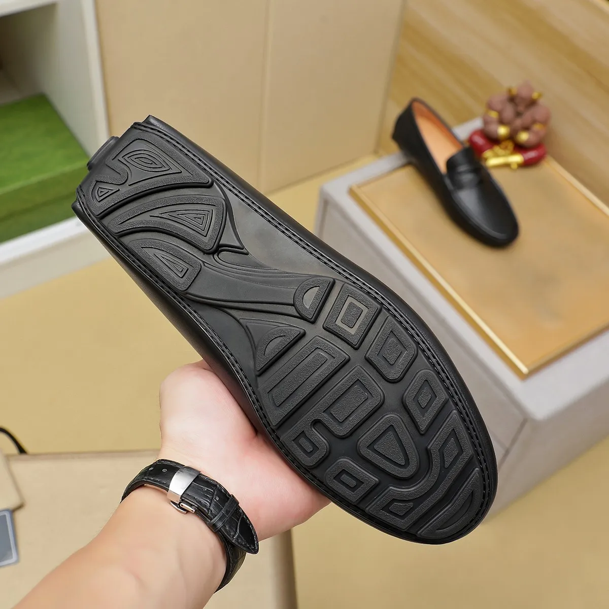 Men's shoes 💰360💰💰GUCCI Gucci official website synchronizes the latest model 🛃The upper is made of imported cowhide, 🐷leather lining, rubber outsole, 🎩🎩top-notch handcrafted workmanship with fine stitches and threads🔍definitely satisfy those perfectionist men who pursue high luxury quality 👏 Colors available! Code number 38-44 Large quantity in stock